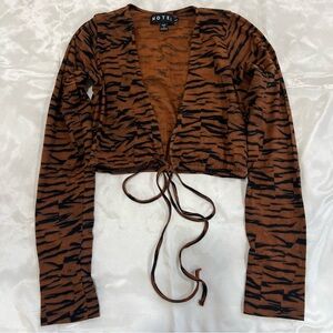 Leopard long sleeve crop top